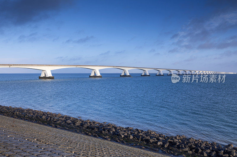 荷兰泽兰省的泽兰大桥(Zeelandbrug, Zeeland Bridge)